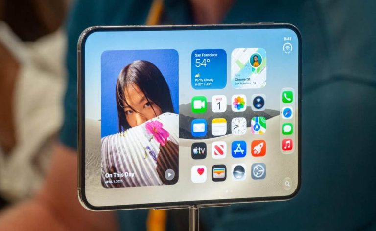 آبل تفتح الطلب المسبق على iPhone Duo أول آيفون قابل للطي في 16 أكتوبر